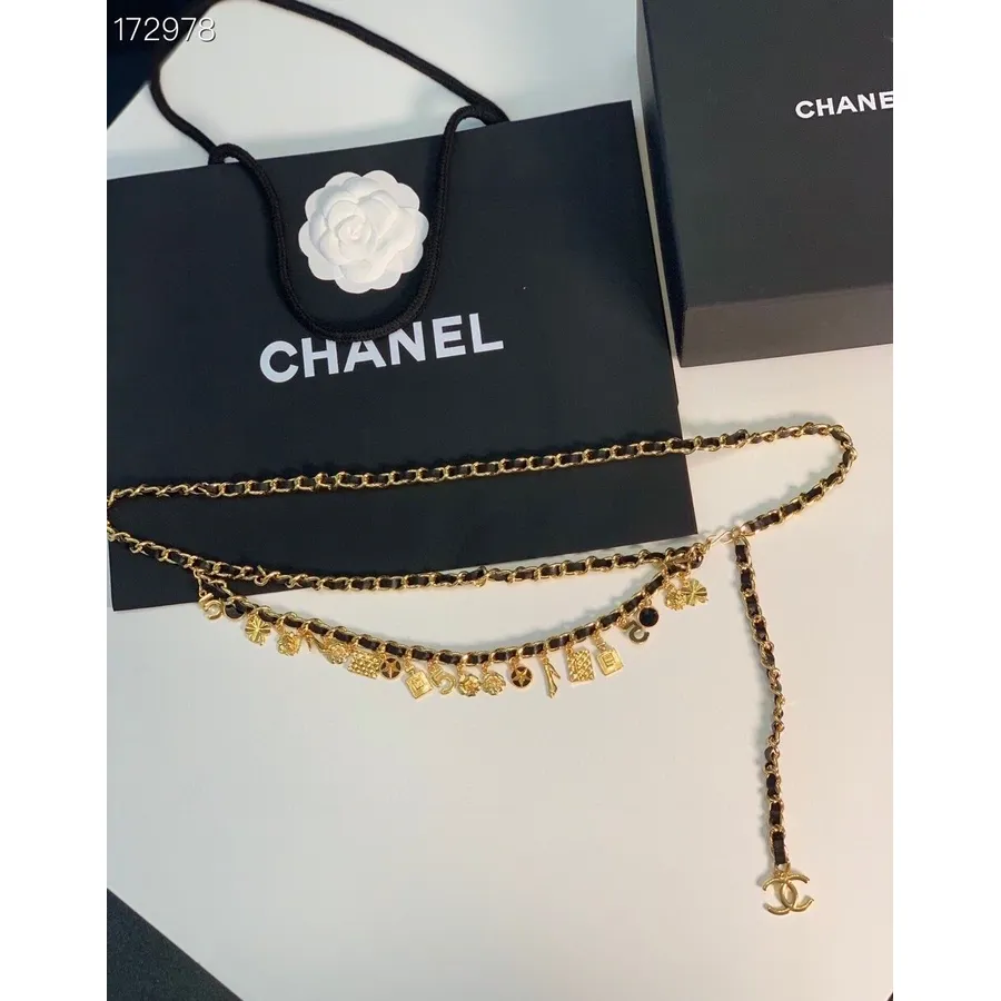 Chanel Utsmyckad Charm Midja Kedja Bälte 95 Cm Silver Hårdvara Kalvskinn Läder Höst/vinter 2020 Kollektion, Svart