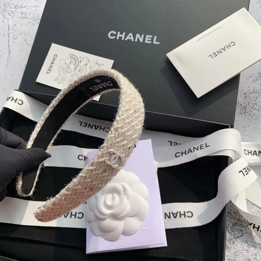 Bandana Wanita Logo Chanel Tweed Cc Koleksi Musim Gugur/dingin 2020, Krem