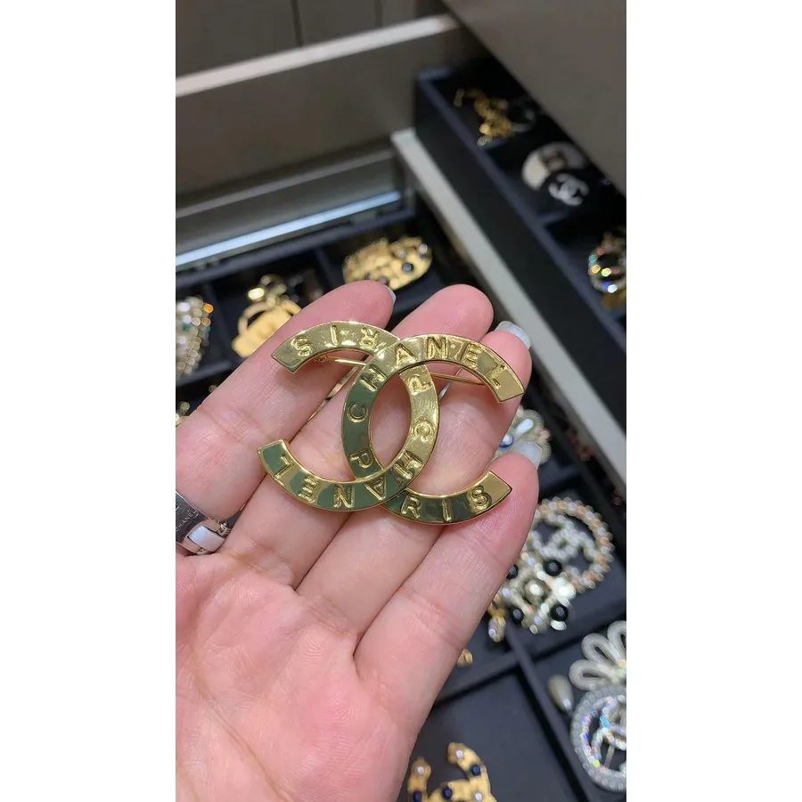 Broche Con Logo De Chanel Cc 98378 Colección Otoño/invierno 2020, Dorado