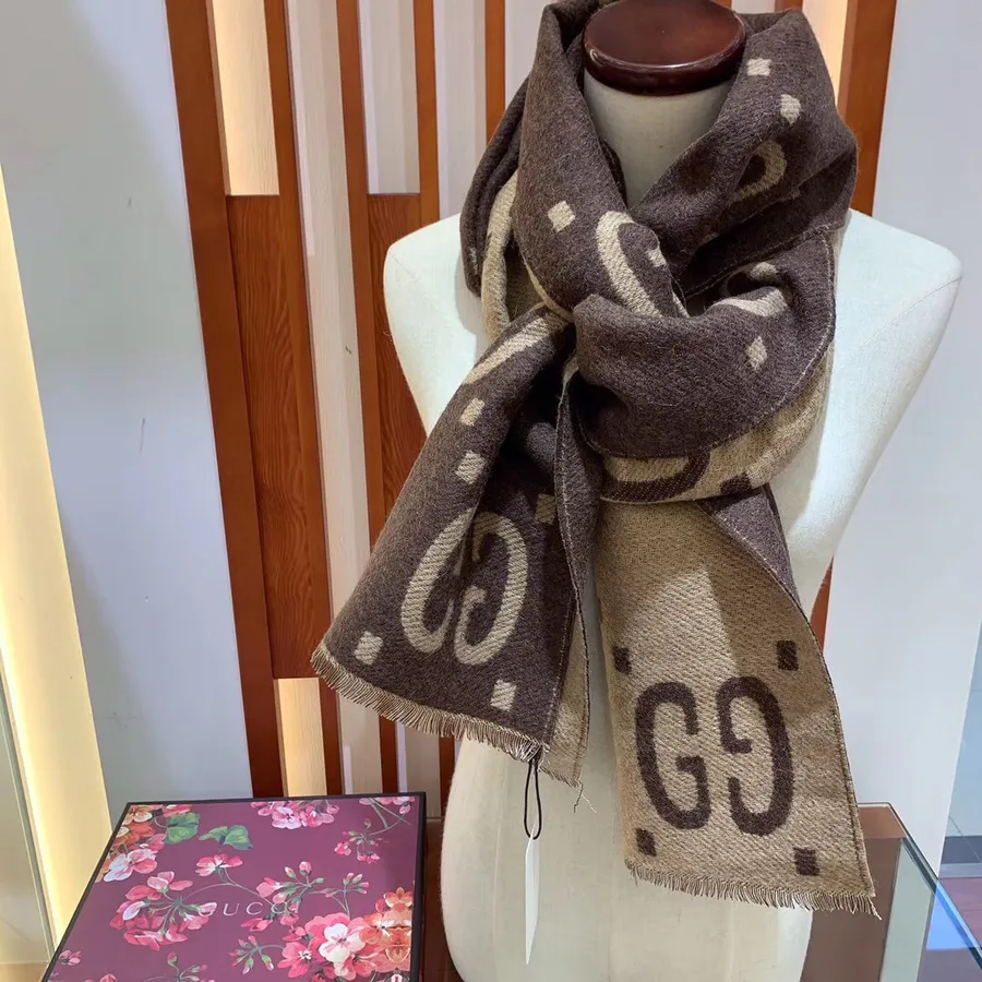 Lenço Gucci Gg Jacquard Lã Seda 180cm Coleção Outono/inverno 2019, Marrom/bege