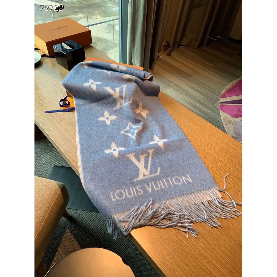 Louis Vuitton Reykjavik Cashmere Shawl Scarf 190cm Fall/Winter 2020 Collection,  Grey/White