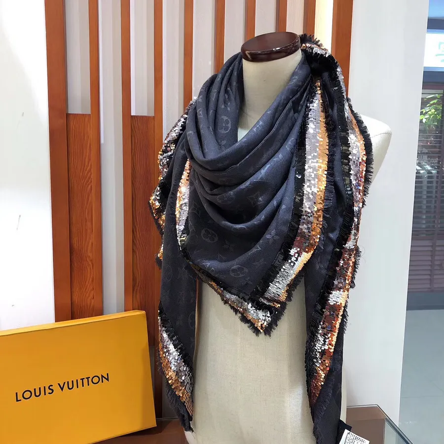 Louis Vuitton Pesta Monogram Selendang Segitiga Syal Wol 180Cm Musim Gugur/Dingin 2019 Koleksi M71566 Hitam