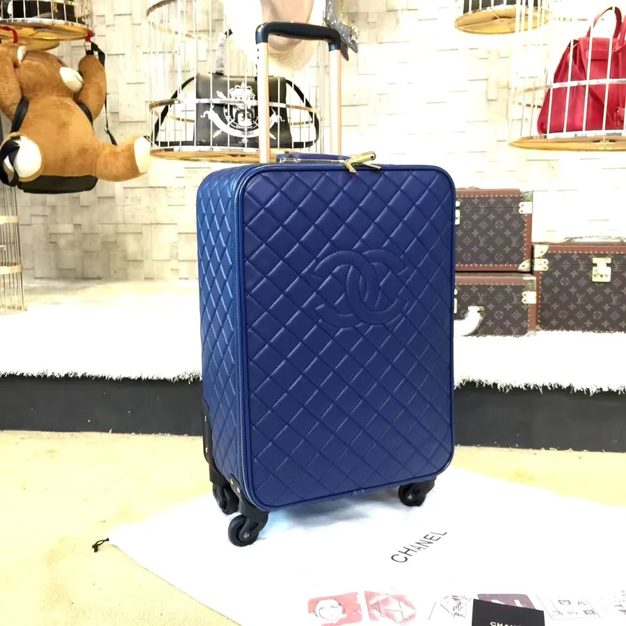 Trolley Da Viaggio Chanel Trolley Da 50 Cm In Pelle Di Agnello Con Hardware Dorato, Collezione Primavera/estate 2019, Blu Navy