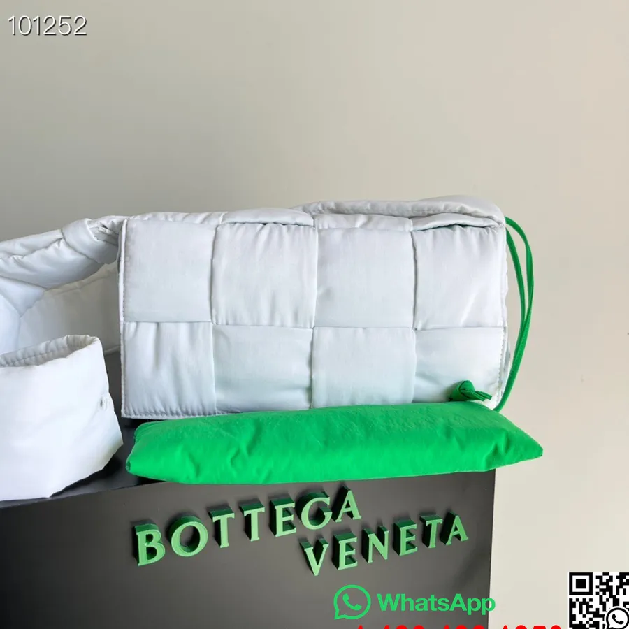 Bottega Veneta Postavljena Torba Za Tehnološke Kazete 32 Cm 628951 Intreccio Najlon Srebrna Oprema Kolekcija Jesen/zima 2022.,