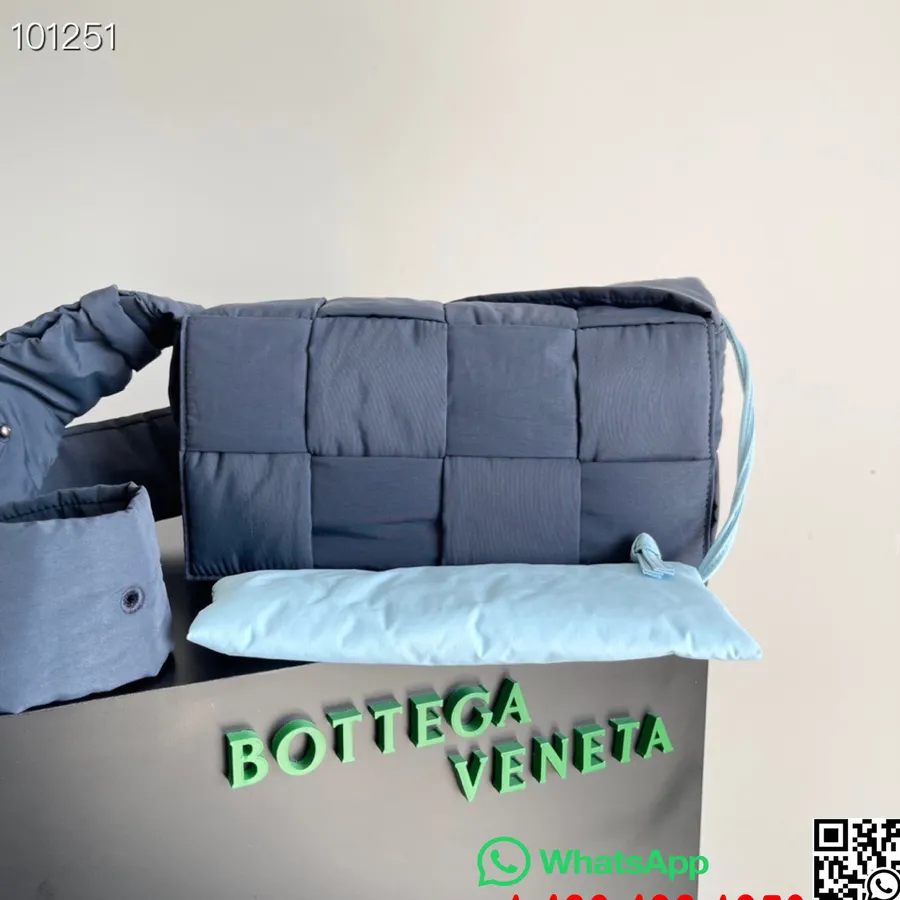 Bottega Veneta Postavljena Torba Za Tehnološke Kazete 32 Cm 628951 Intreccio Najlon Srebrni Okovi Kolekcija Jesen/zima 2022., St