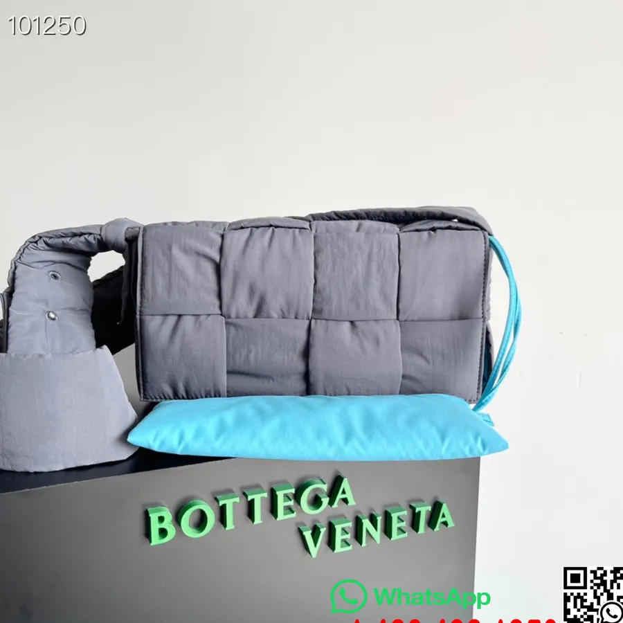 תיק קסטה טכנולוגי מרופד Bottega Veneta 32 ס"מ 628951 Intreccio ניילון כסף חומרה קולקציית סתיו/חורף 2022, כפור/בריכה