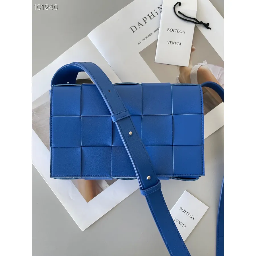 Bottega Veneta Mini Borsa A Cassetta 24 Cm 578004 Pelle Di Agnello Hardware Argento Collezione Autunno/inverno 2022, Blu Elettri