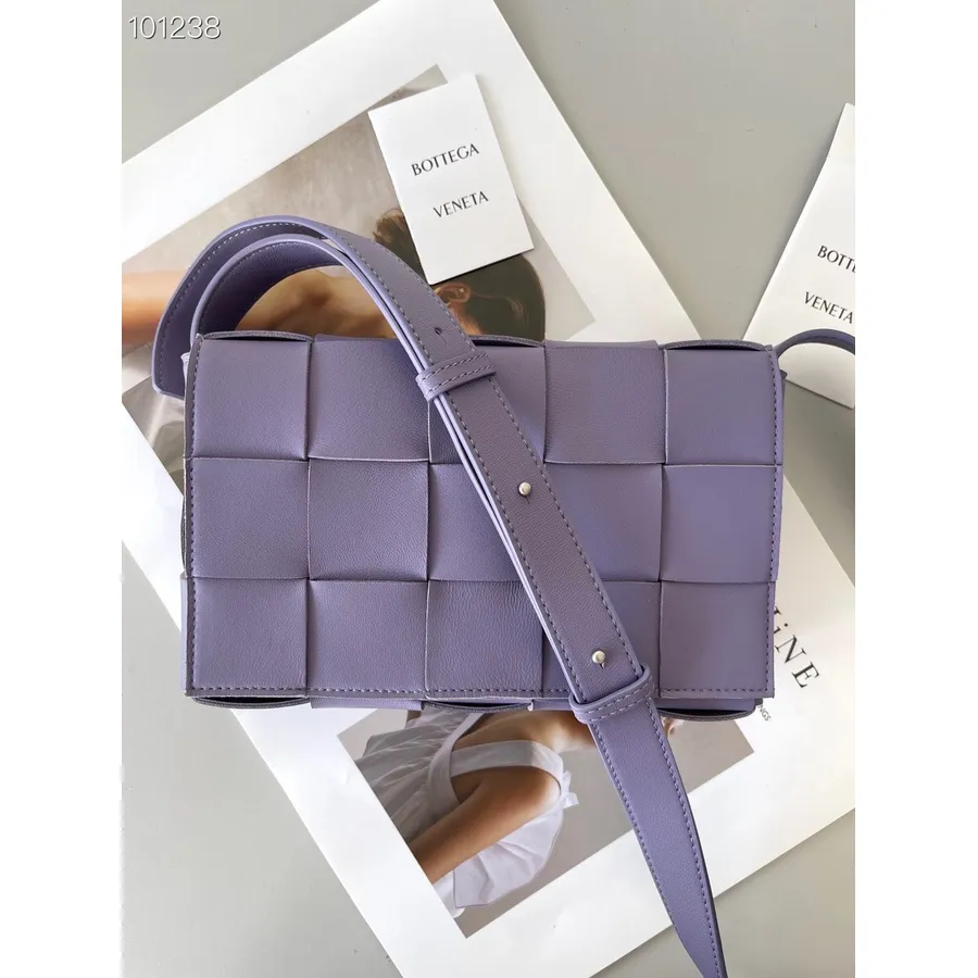 Bottega Veneta Mini Borsa A Cassetta 24 Cm 578004 Pelle Di Agnello Hardware Argento Collezione Autunno/inverno 2022, Viola