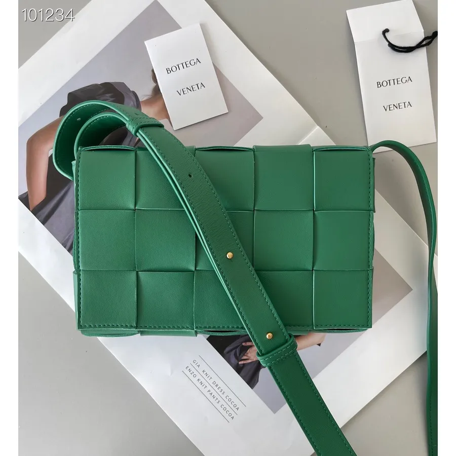 Bottega Veneta Mini Kaset çantası 24cm 578004 Kuzu Derisi Altın Donanım Sonbahar/kış 2022 Koleksiyonu, Yarış Yeşili