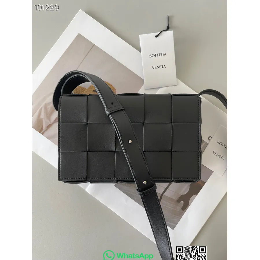 Bottega Veneta Mini Kaset çantası 24cm 578004 Kuzu Deri Gümüş Donanım Sonbahar/kış 2022 Koleksiyonu, Siyah