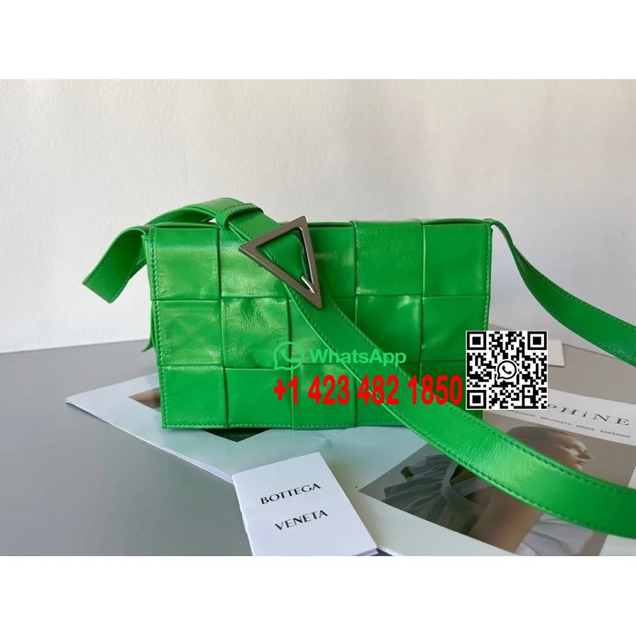 Bottega Veneta Kazettás Táska 23 Cm 667298 Borjúbőr Ezüst Hardver 2022 Tavaszi/nyári Kollekció, Papagáj