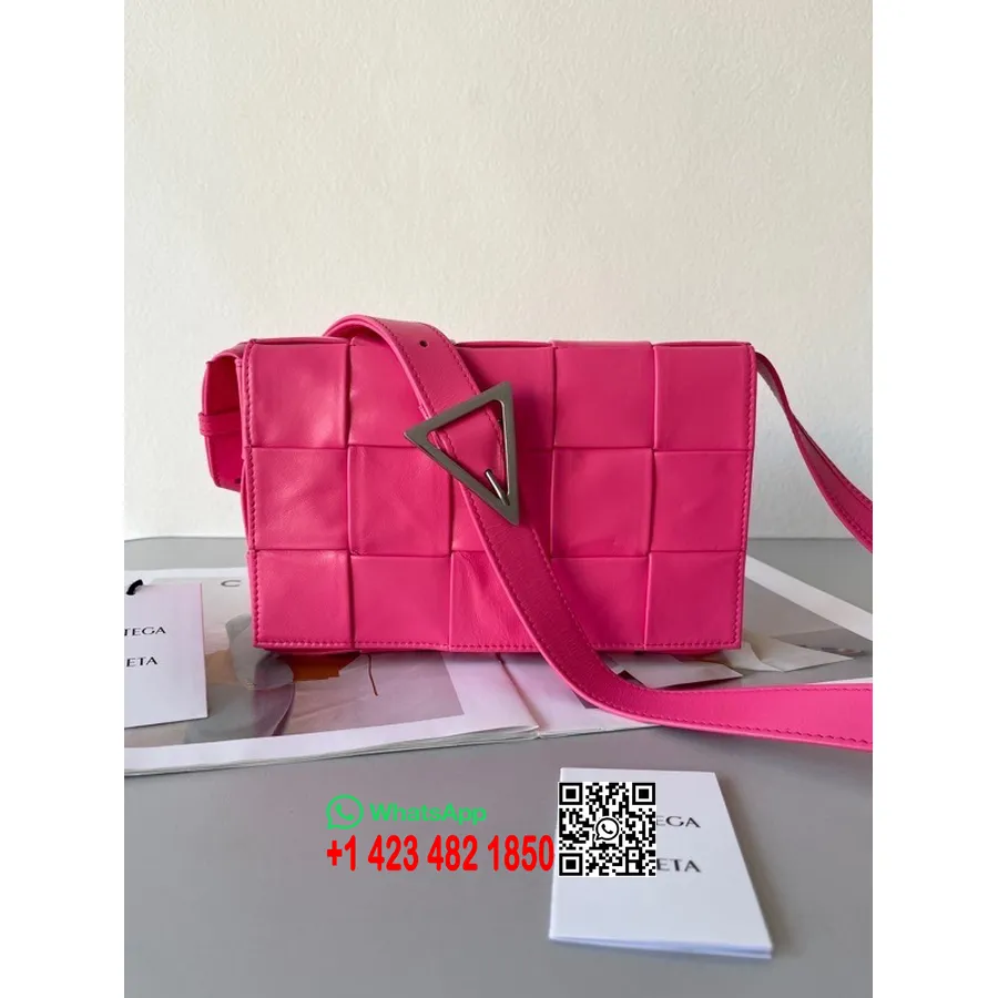 Bottega Veneta Kazettás Táska 24 Cm 667298 Borjúbőr Ezüst Hardver 2022 Tavaszi/nyári Kollekció, Nyalóka