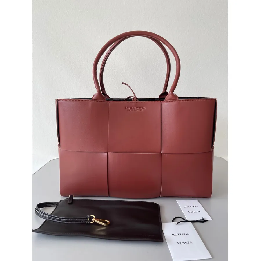 Bottega Veneta Arco Sacola 48cm Couro De Bezerro Coleção Primavera/verão 2022, Vermelho Escuro