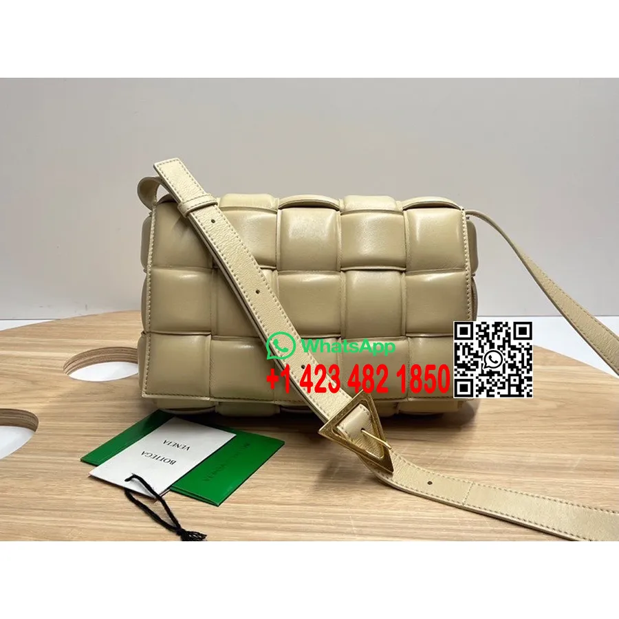 Bottega Veneta Polstret Kassette Skuldertaske 26cm 70094 Guld Hardware Lammeskind Forår/sommer 2022 Kollektion, Grød