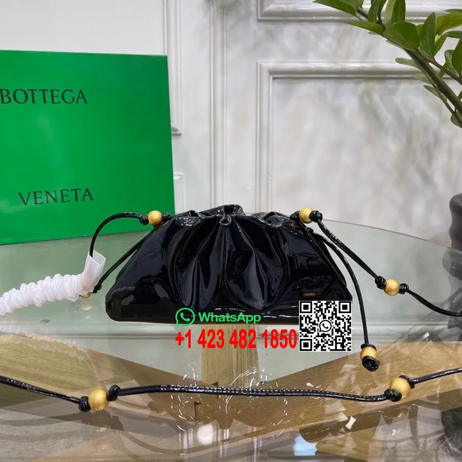 Мини-сумка Bottega Veneta 22см 98057 из лакированной телячьей кожи, коллекция весна/лето 2022, черный