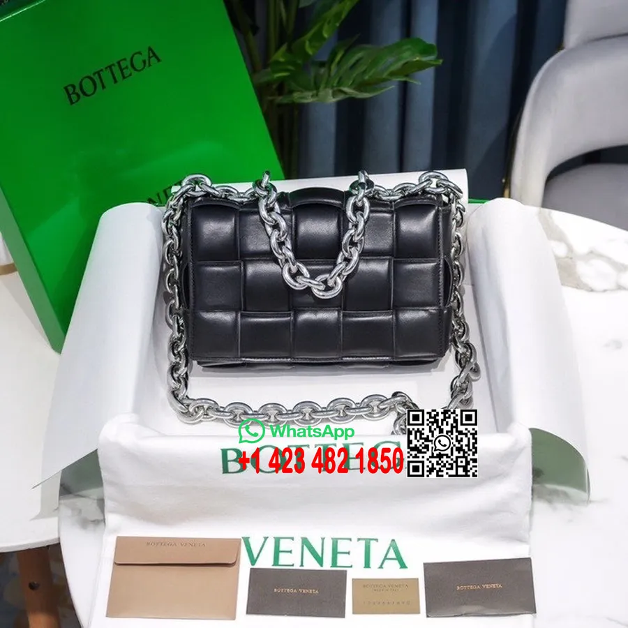 Τσάντα ώμου Bottega Veneta Padded Cassette 26cm 631421 ασημί αλυσίδα δέρμα αρνιού συλλογή άνοιξη/καλοκαίρι 2022, μαύρο