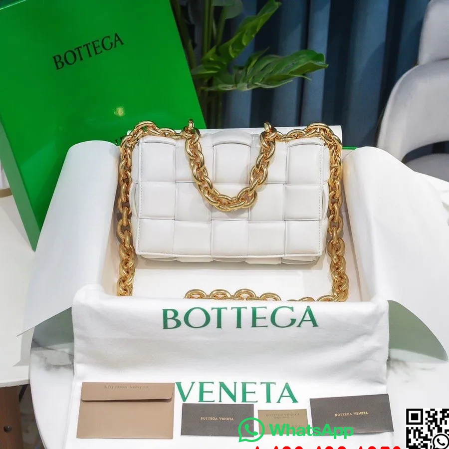 Bottega Veneta подплатена касетна чанта през рамо 26 см 631421 агнешка кожа колекция пролет/лято 2022, бяла