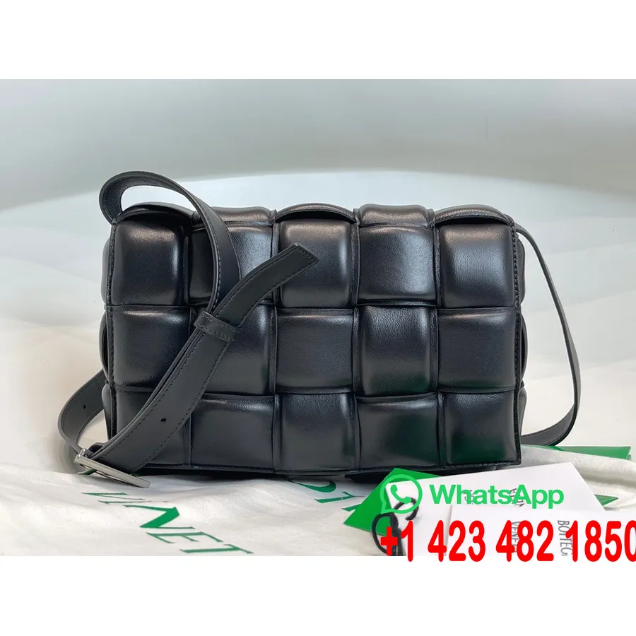 Bottega Veneta Yastıklı Kaset çanta çantası 26cm 70094 Gümüş Donanım Kuzu Deri Ilk/yaz 2022 Koleksiyonu, Siyah