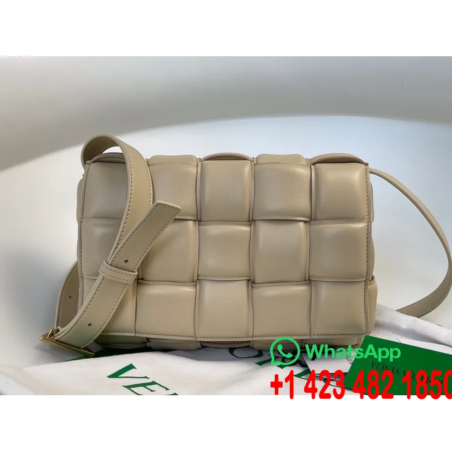 Bottega Veneta Dolgulu Kaset Omuz çantası 26cm 70094 Altın Donanım Kuzu Derisi İlkbahar/yaz 2022 Koleksiyonu, ılımlı