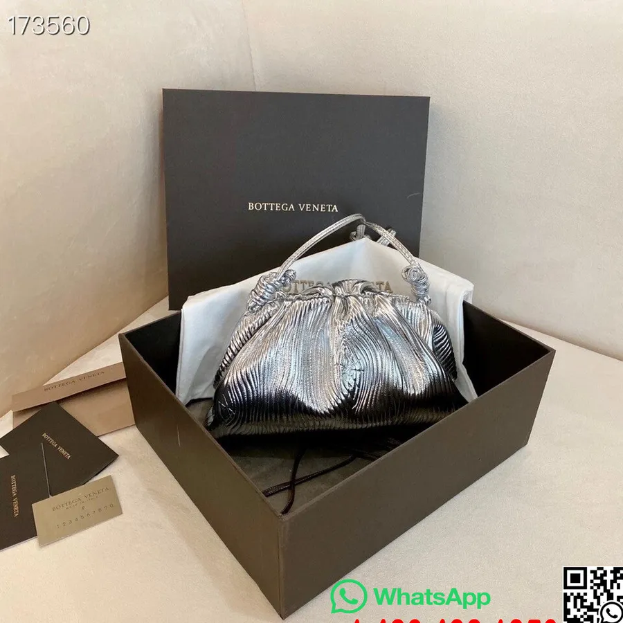 Bottega Veneta The Mini Pouch תיק כתף 22 ס"מ 585852 עור עגל קולקציית אביב/קיץ 2021, כסף מטאלי