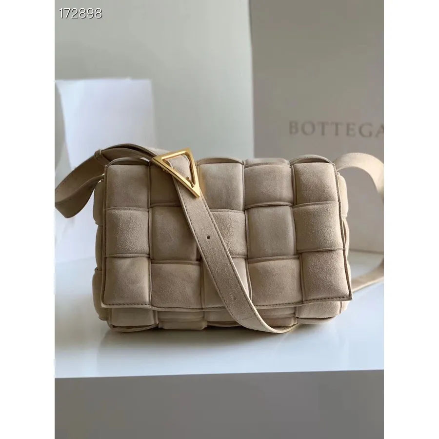 Bottega Veneta Kazettás Táska 24cm 591970 Velúr/borjúbőr 2021 Tavaszi/nyári Kollekció, Homok