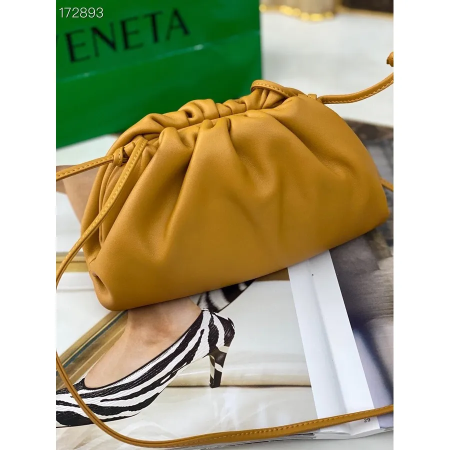 Мини-сумка Bottega Veneta 22см 585852 из телячьей кожи, коллекция весна/лето 2021, Orca