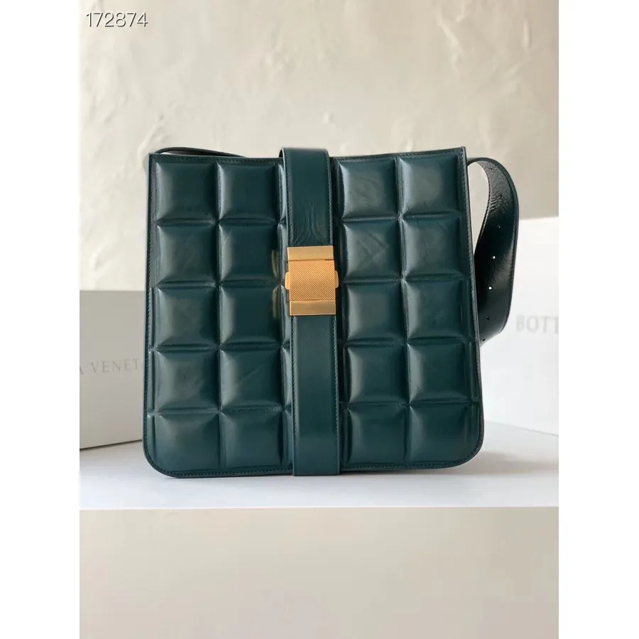 Bottega Veneta Gewatteerde Marie Schoudertas 28cm 578344 Kalfsleer Collectie Lente/zomer 2021, Petroleumblauw