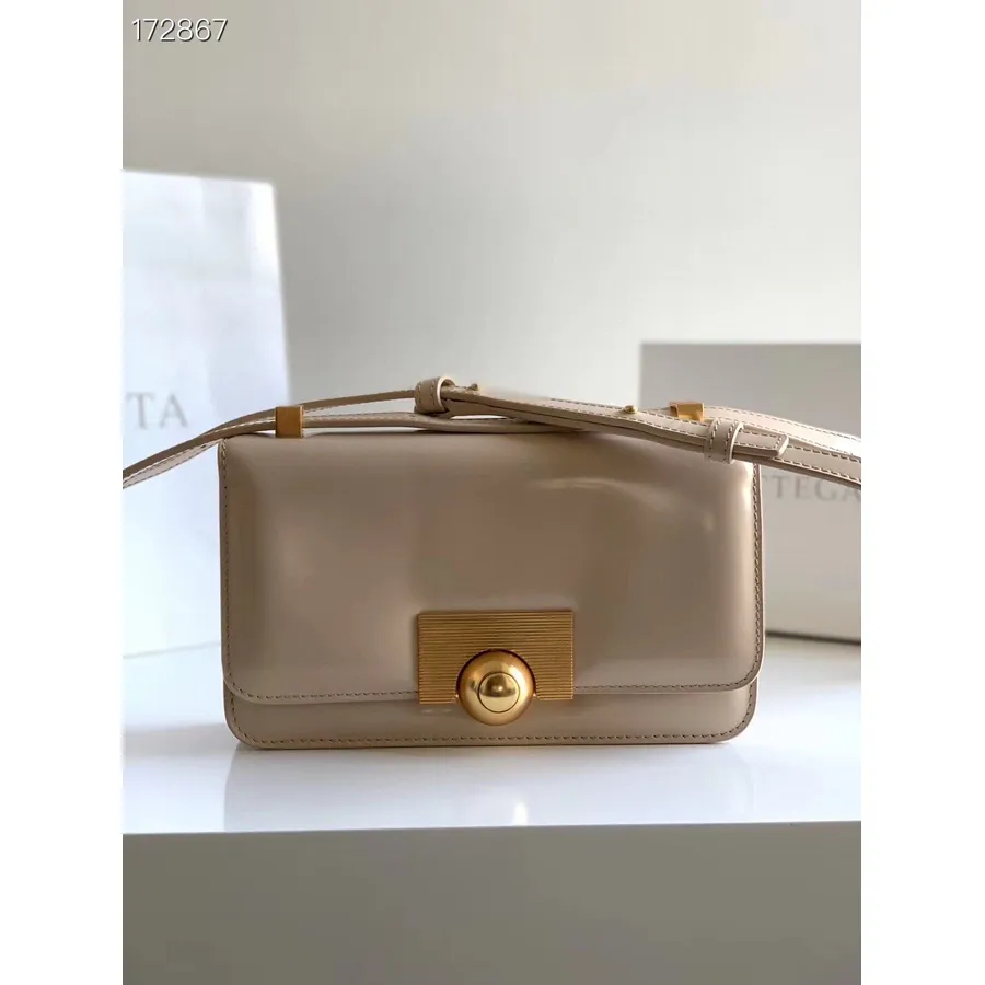 Bottega Veneta Classic Válltáska 21cm 587222 Borjúbőr 2021 Tavaszi/nyári Kollekció, Zabkása