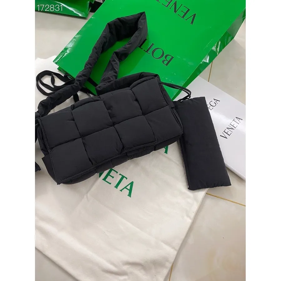 Bottega Veneta Bolso Tech Cassette Acolchado 42cm 628951 Intrecciato Nylon Poliamida Cuero Colección Primavera/verano 2021, Negr