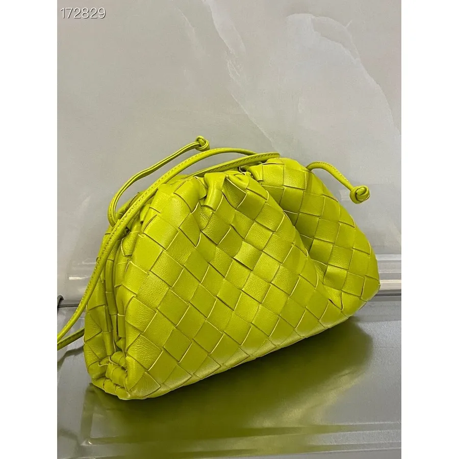 Bottega Veneta بافته شده کیف شانه کیفی کوچک 22 سانتی متری چرم گوساله مجموعه بهار/تابستان 2021، کیوی