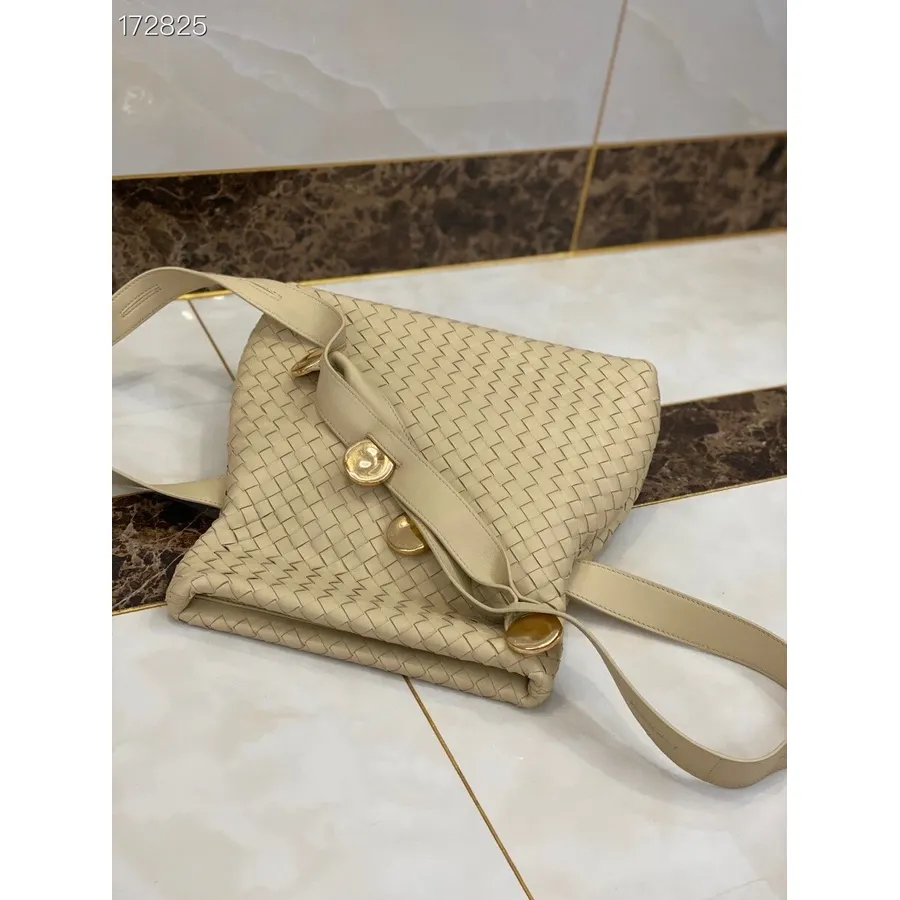 Bottega Veneta Bolsa Dobrável 26cm 642637 Couro De Cordeiro Coleção Primavera/verão 2021, Bege