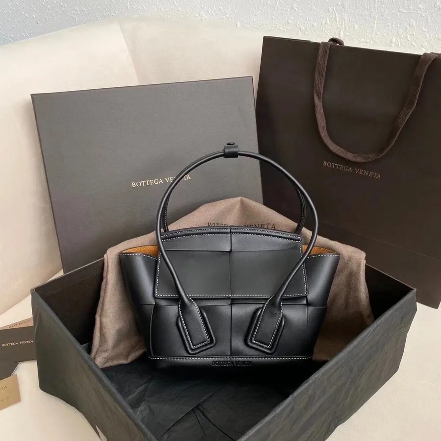 Bottega Veneta Arco 29cm Schoudertas Kalfsleer Herfst/wintercollectie 2020, Zwart