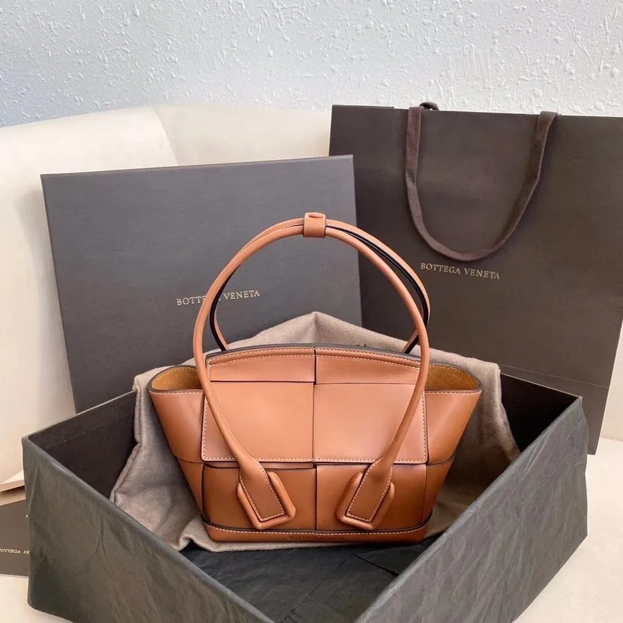 Bottega Veneta Arco 29cm Schoudertas Kalfsleer Herfst/winter Collectie 2020, Lichtbruin