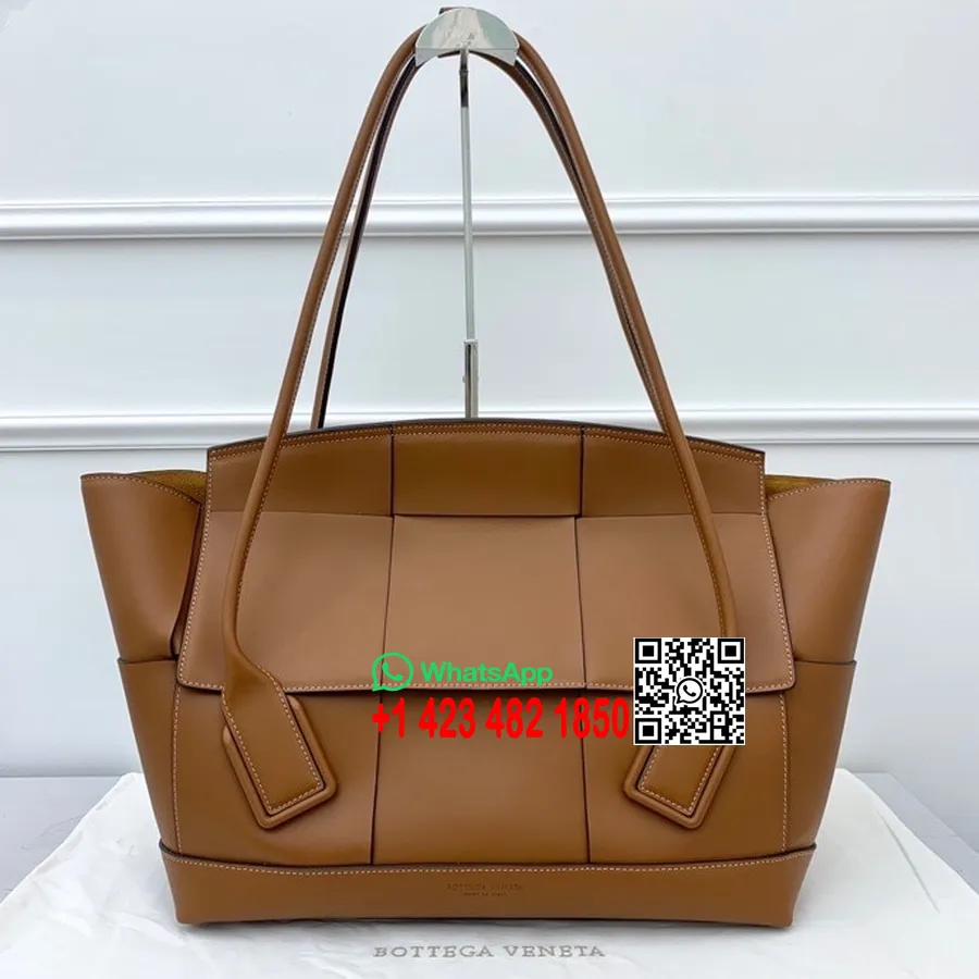 Сумка на плечо Bottega Veneta Arco 56см из телячьей кожи, коллекция весна/лето 2020, коричневый