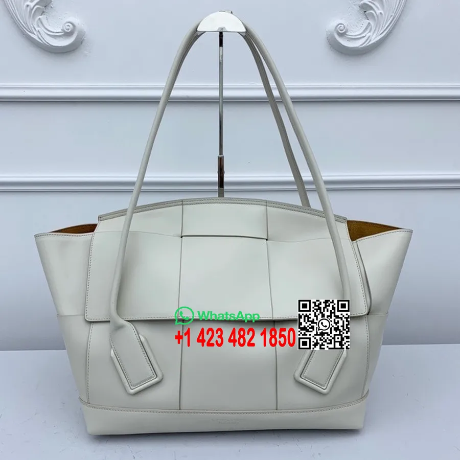 Сумка на плечо Bottega Veneta Arco 56см из телячьей кожи, коллекция весна/лето 2020, белый