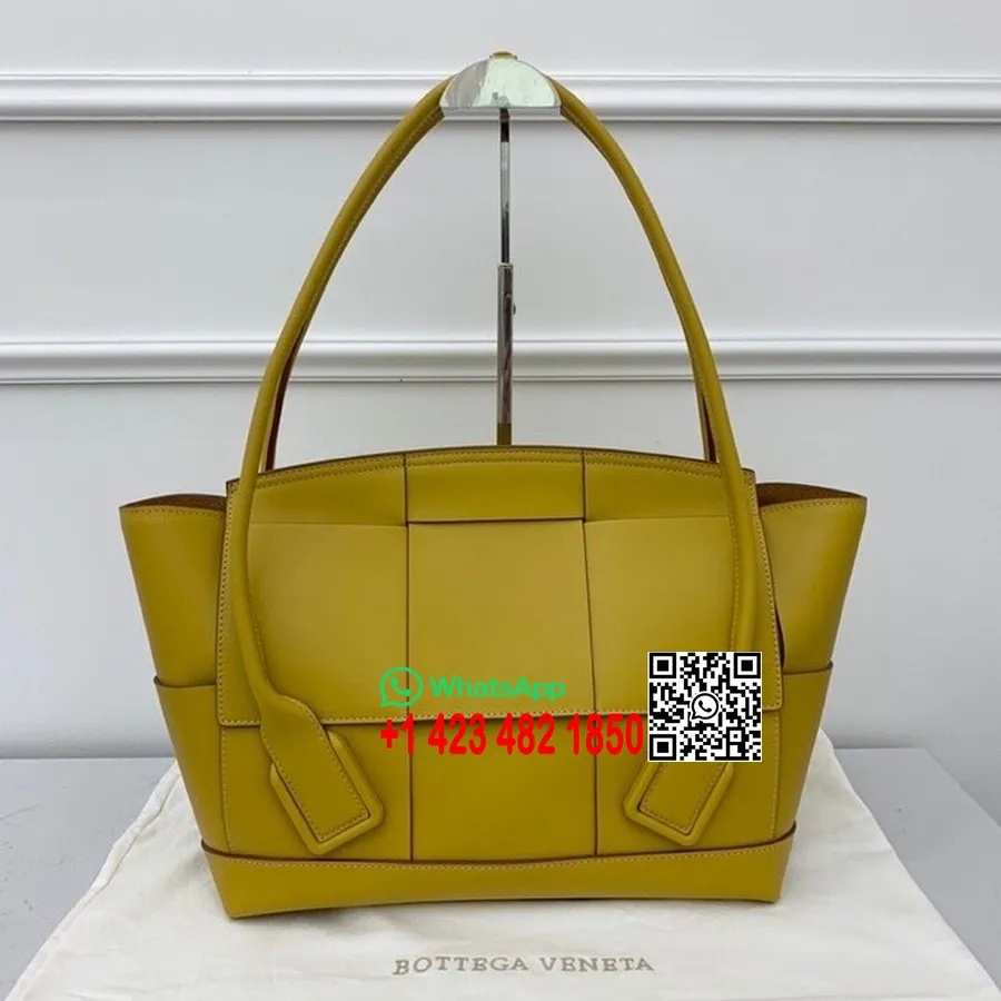 Сумка на плечо Bottega Veneta Arco 48см из телячьей кожи, коллекция весна/лето 2020, желтый