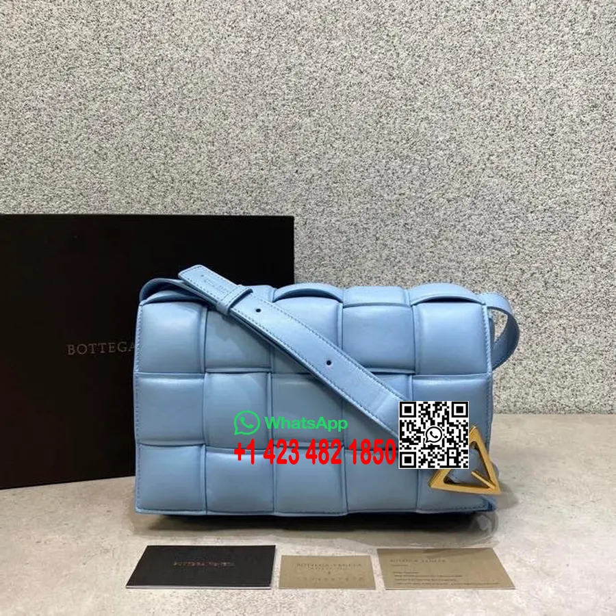 Bottega Veneta Párnázott Kazettás Válltáska 26cm Borjúbőr 2020 Tavaszi/nyári Kollekció, Világoskék