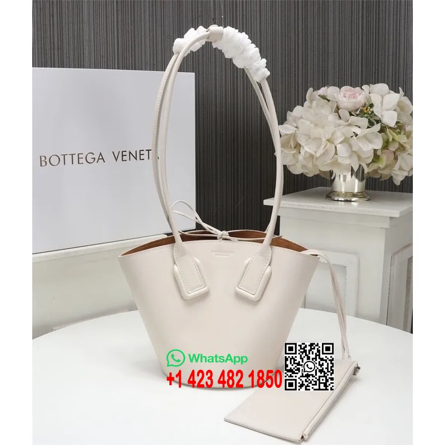 Сумка-тоут Bottega Veneta Mini Basket 28см из телячьей кожи, коллекция весна/лето 2020, белый