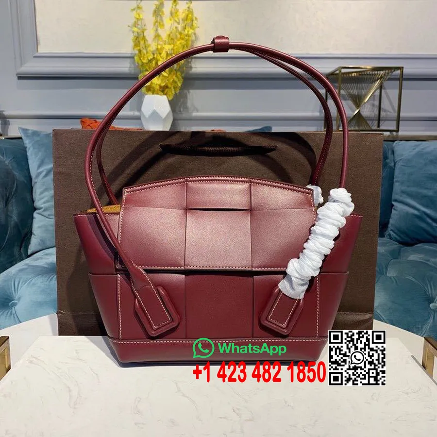 Мини-сумка Bottega Veneta Arco 33 шириной 22 см из телячьей кожи макси-ткачества с латунной фурнитурой, коллекция осень/зима 201