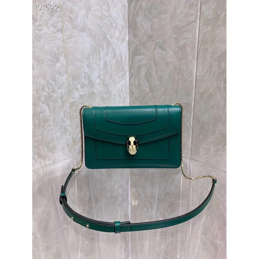 Bvlgari Serpenti Forever Kis Crossbody Táska 22cm 39174 Borjúbőr őszi/téli 2022 Kollekció, Zöld/zöld Malachit