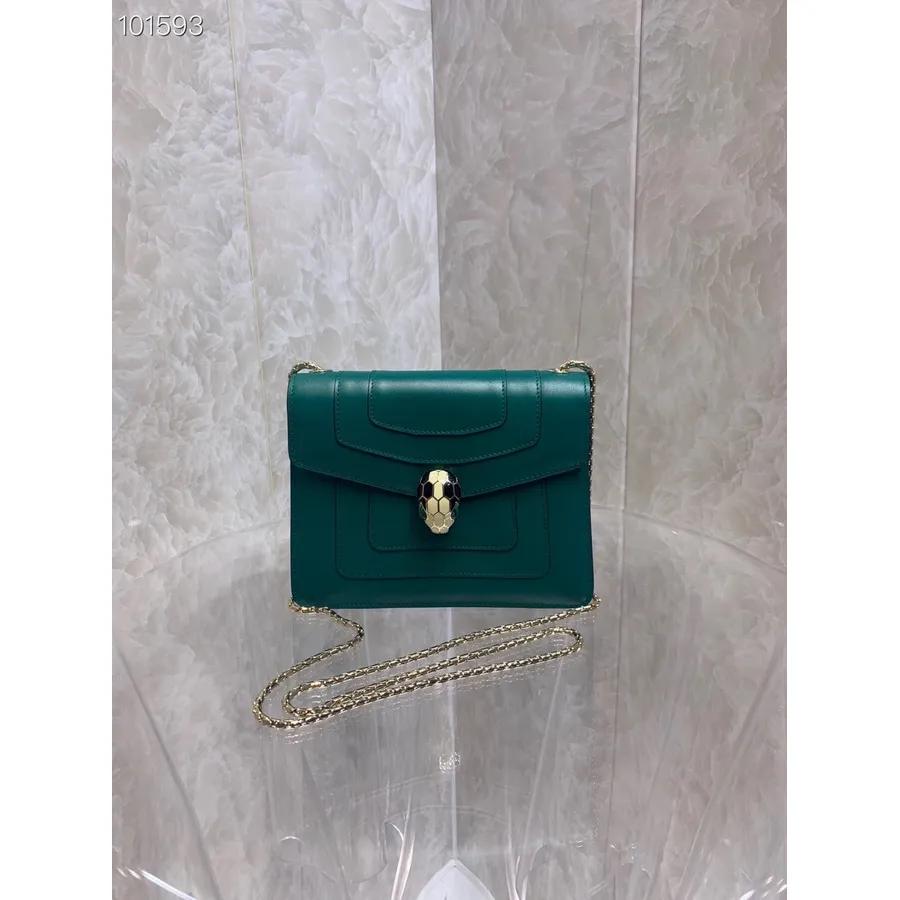 Bvlgari Serpenti Forever Kis Crossbody Táska 20cm 34559 Borjúbőr őszi/téli 2022 Kollekció, Zöld/zöld Malachit