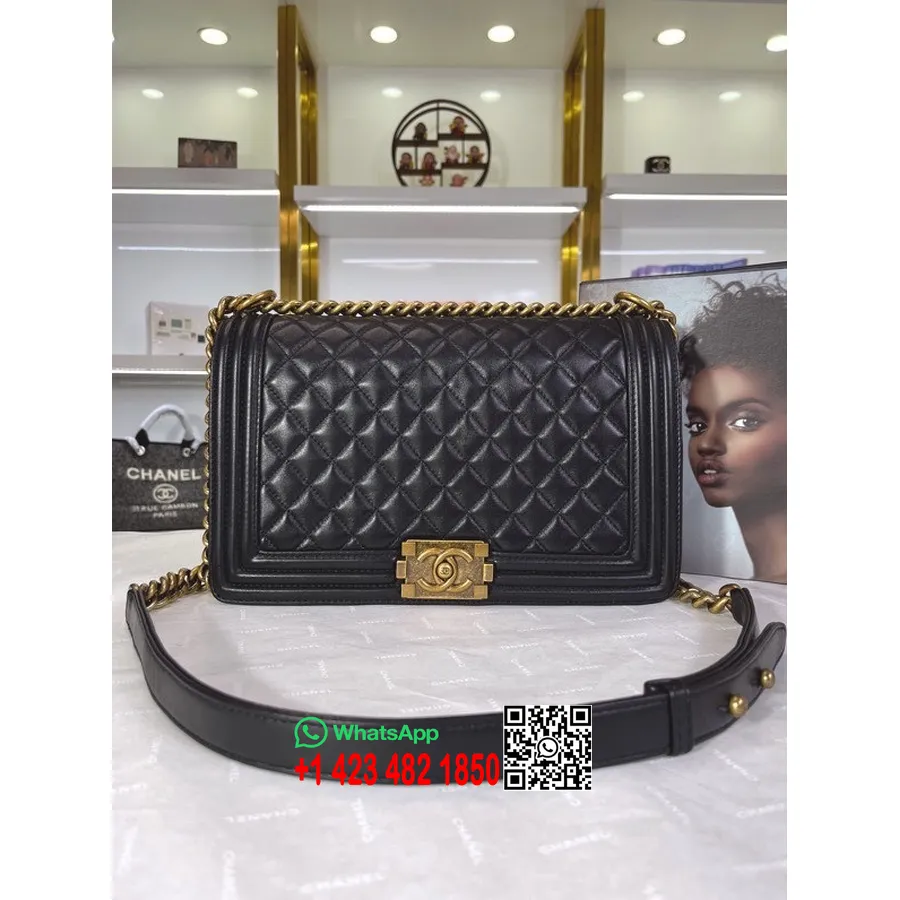 Chanel Poisikott 28cm A67088 Lambanahast Antiikkuld Riistvara Kevad/suvi 2022 Kollektsioon, Must