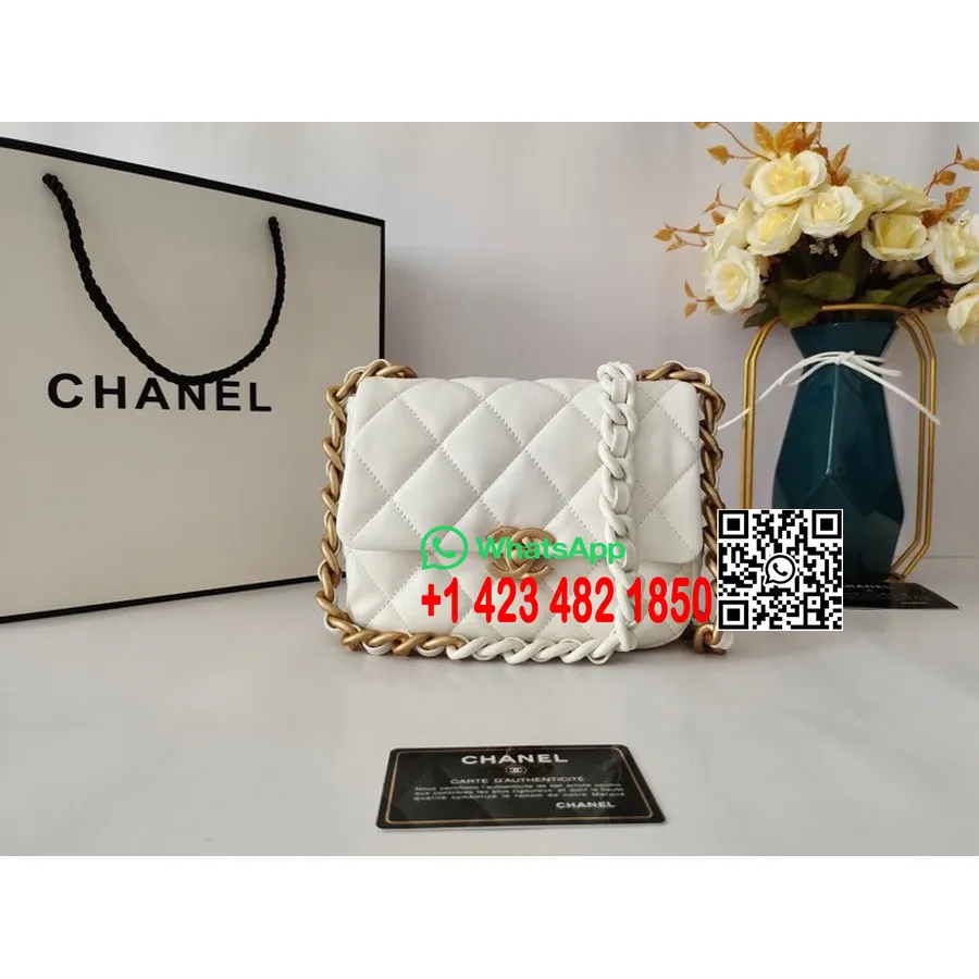 Chanel Mini Sac à Rabat 18cm As3205 Métal Laqué Cuir D'agneau Matériel Doré Collection Printemps/été 2022, Blanc