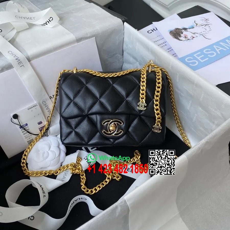 Chanel Mini Taška S Klopou Smaltovaná řetízková Taška 18cm As3113 Jehněčí Kůže Zlaté Kování Kolekce Jaro/léto 2022, černá