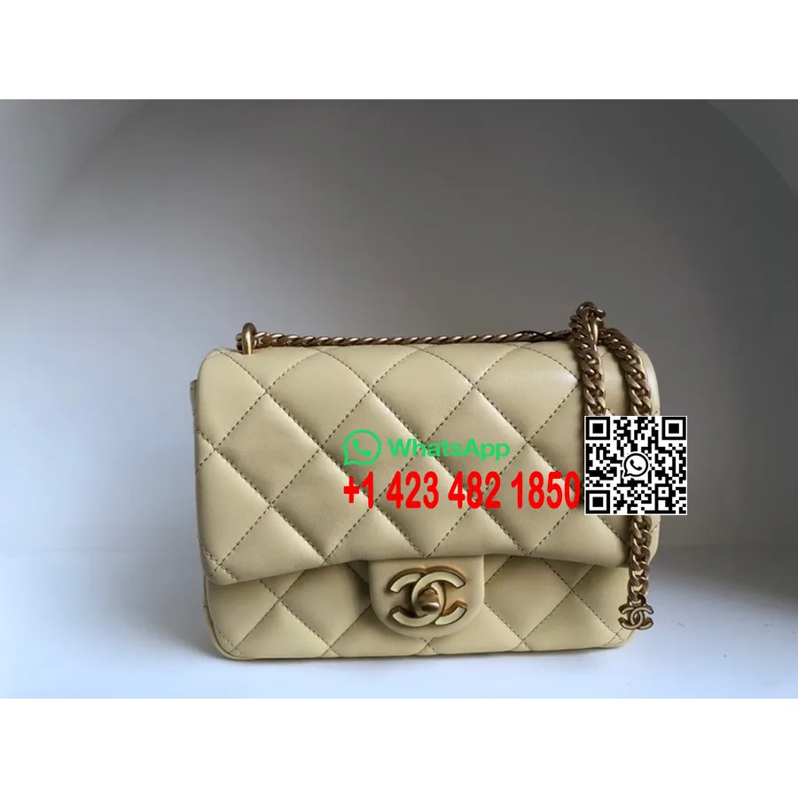 Мини-сумка Chanel с клапаном 20 см As3113 из кожи ягненка с золотой фурнитурой, коллекция весна/лето 2022, бежевый