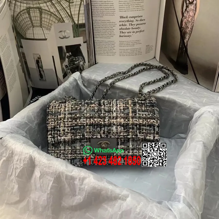 Chanel Mini Väska 25 Cm Tweed/lammskinn Läder Silver Hardware Cruise Vår/sommar 2022 Kollektion, Svart/vit/grå