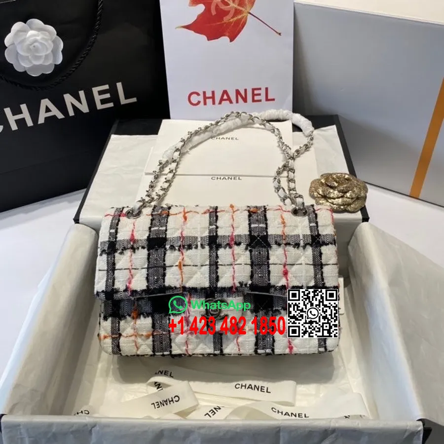 Chanel Mini Väska 25 Cm Tweed/lammskinn Läder Silver Hardware Cruise Vår/sommar 2022 Kollektion, Vit/svart/röd