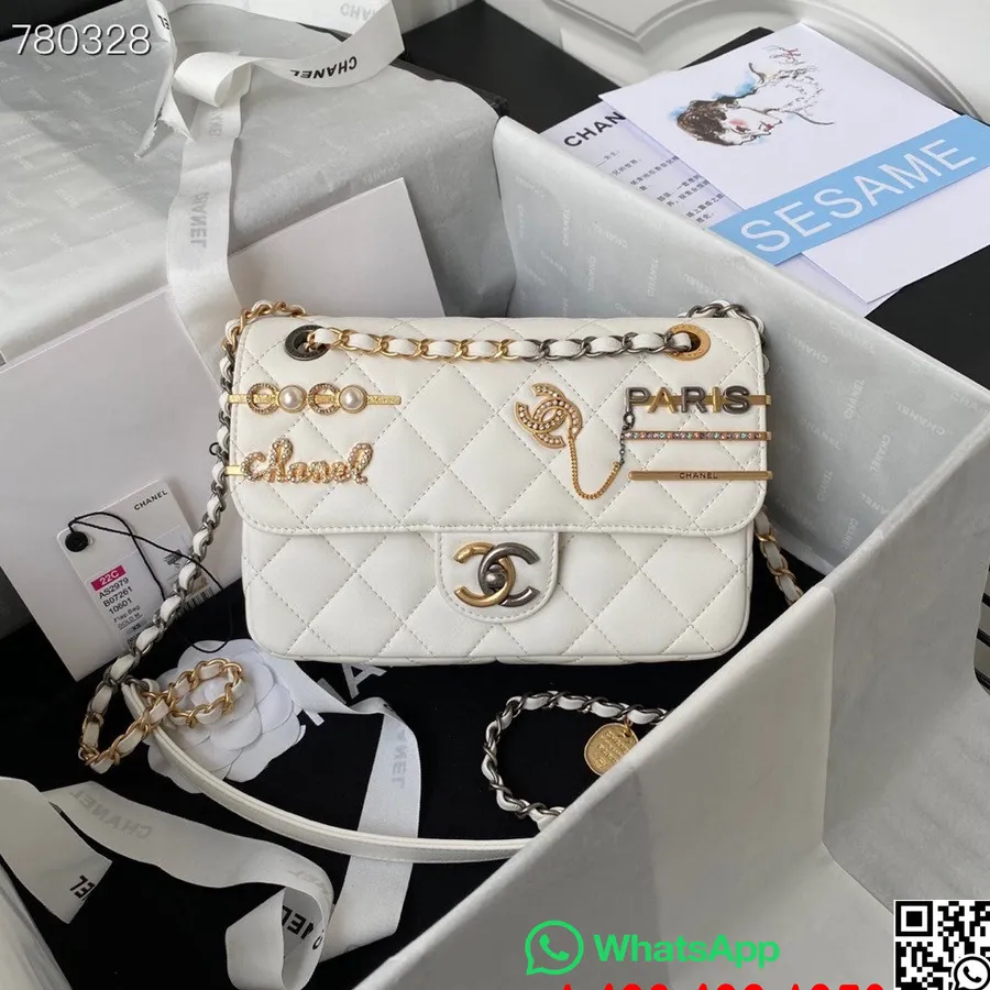 Bolso Chanel Cc Con Solapa Adornada 20 Cm As2978 Herrajes Dorados Colección Primavera / Verano 2021, Blanco