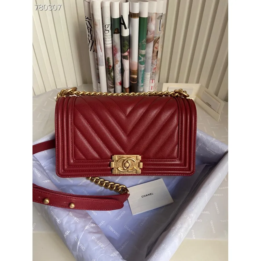 Chanel Chevron Jongenstas 25 Cm As67086 Gouden Hardware Kaviaarleer Herfst/wintercollectie 2021, Bordeaux