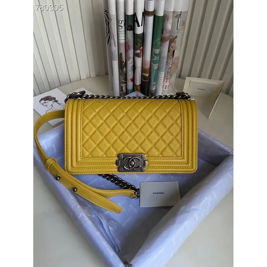 Bolsa Chanel Boy 25cm As67086 Ouro Hardware Caviar Couro Coleção Outono/inverno 2021, Amarelo